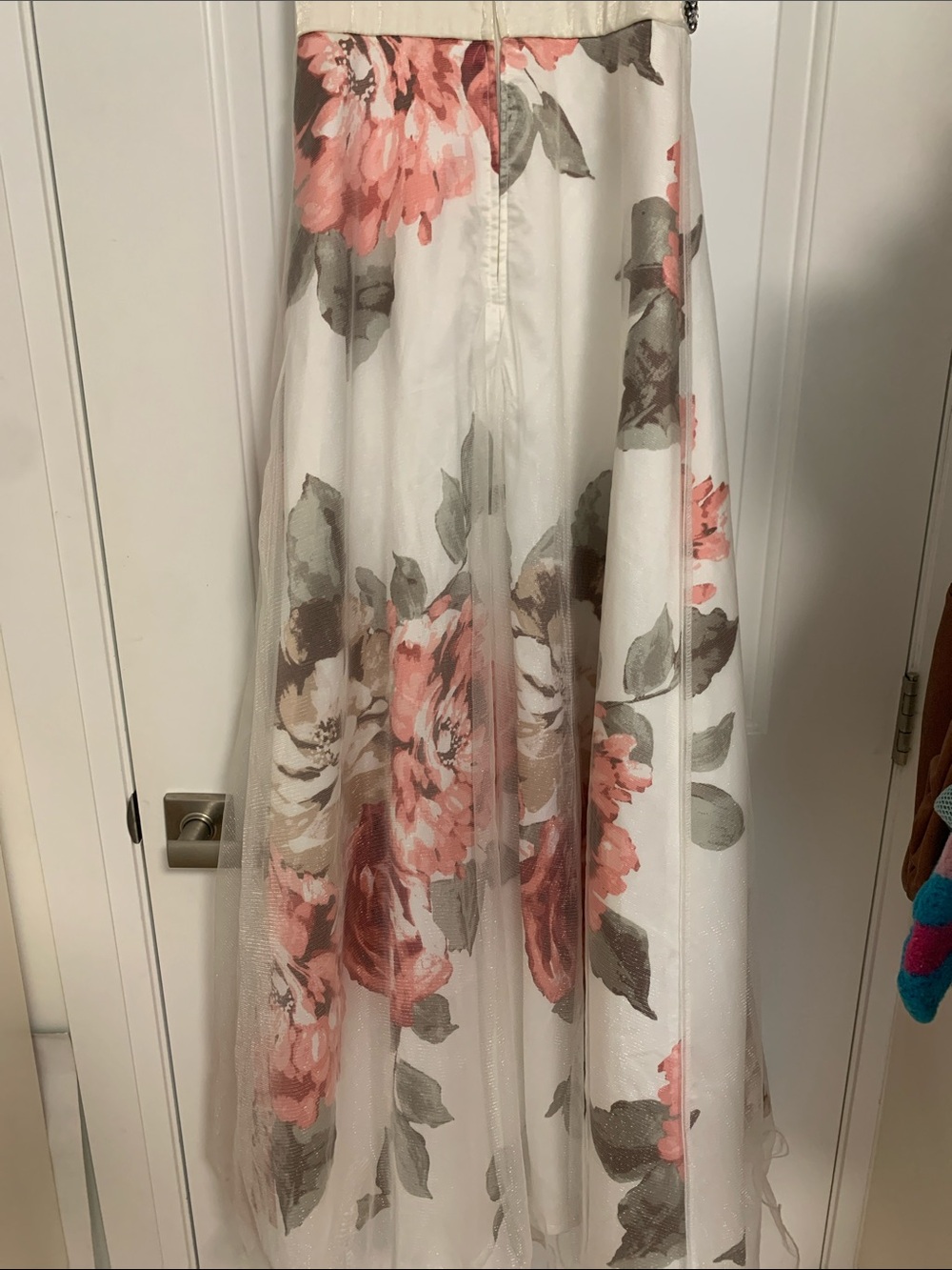 Le Chateau Ivory Maxi Dress with Pink Floral Print and Beaded Waist - Picture 5 of 6